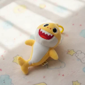 LLAVERITO PELUCHE BABY SHARK AMARILLO 10cm